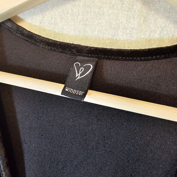 Windsor Black Crushed Velvet Romper Cap Sleeves Deep V Elastic Waist Large USA - Picture 9 of 9